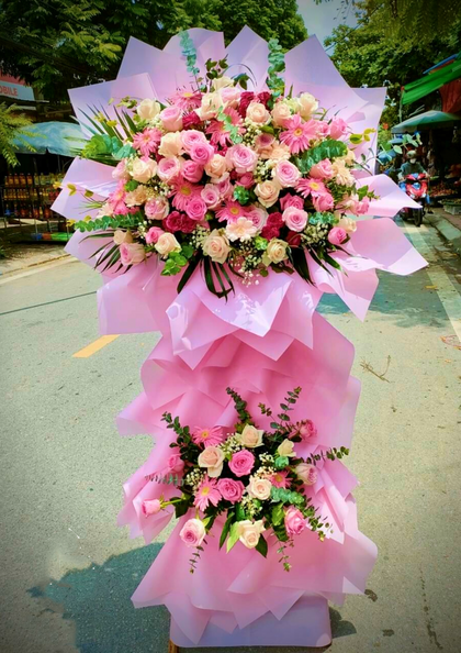 kệ hoa khai trương